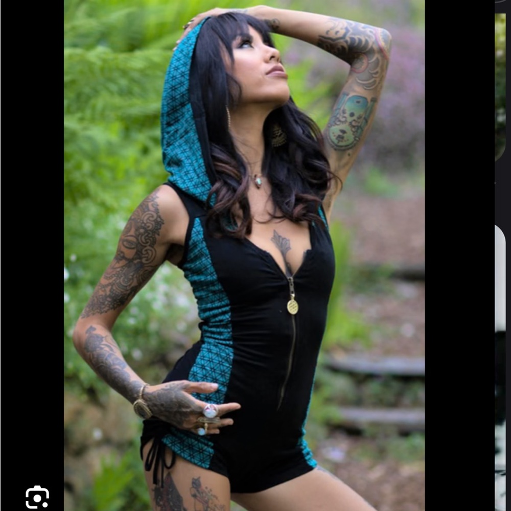 Noralina freedom brand Rave bodysuit/romper Black/
Pink tanktop with Zipper